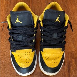 Nike Air Jordan 1 Low Black and Yellow Sneakers Big kid size 4.5Y